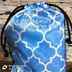 NWOT Lay n go Cosmo travel makeup bag